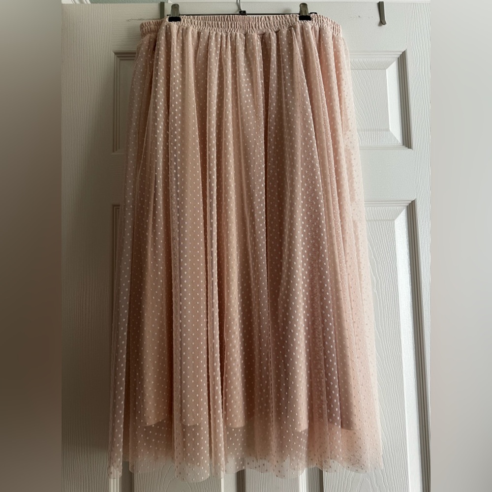H&M Women’s Light Pink A-Line Skirt with Dots. Size large.